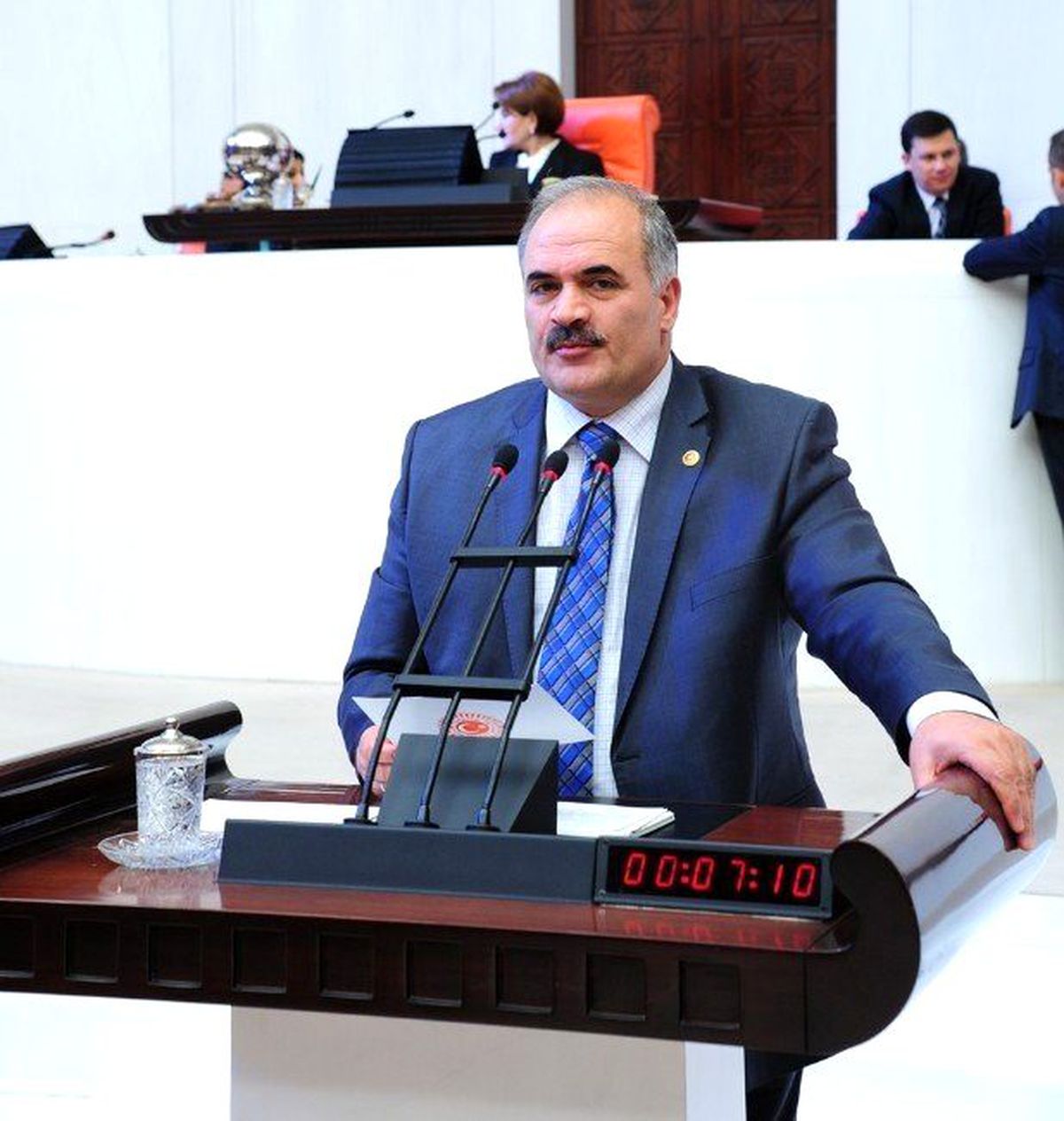 Alnımızın Akıyla İki Dönem"