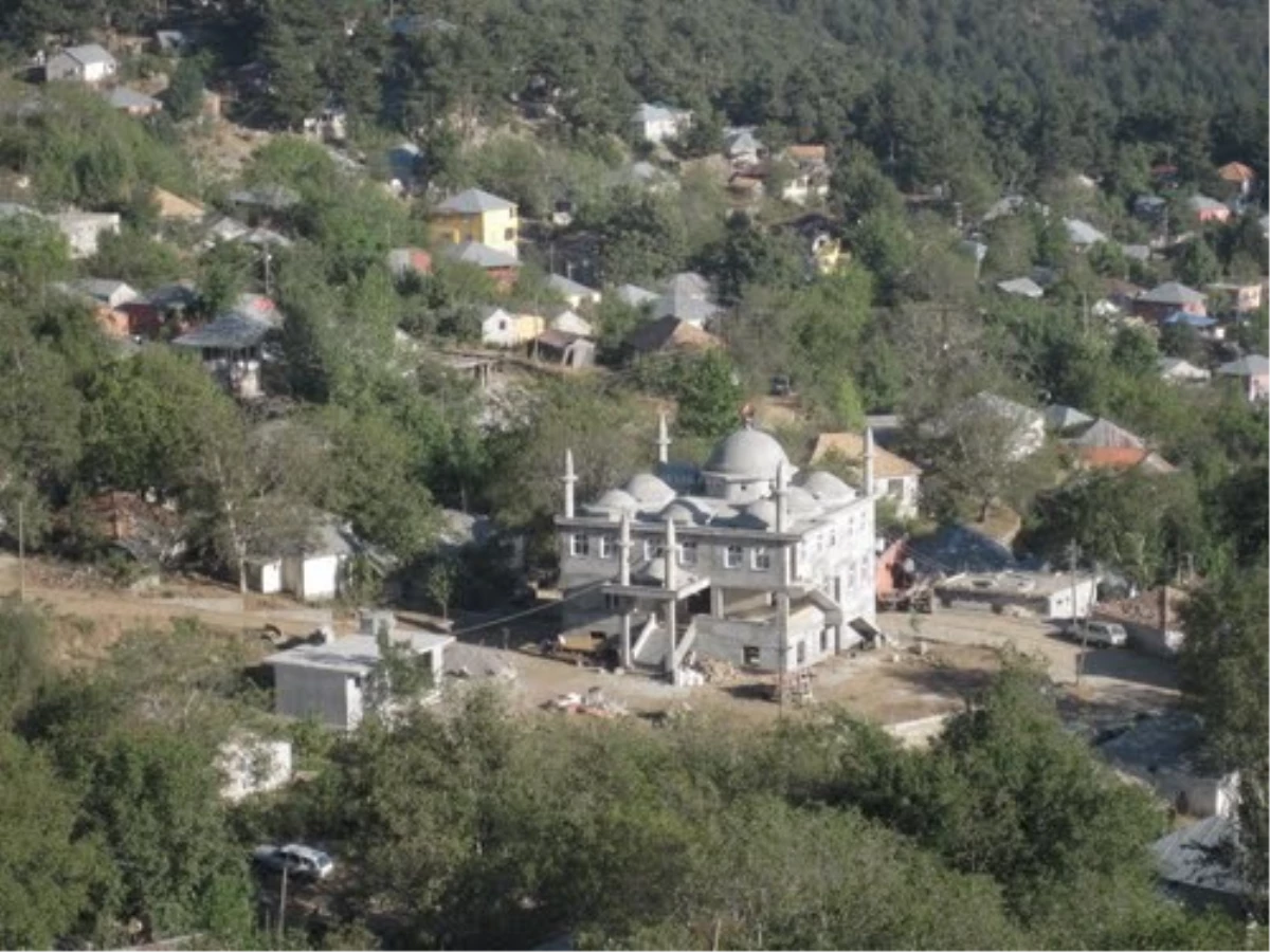 Araştırmacı Yazar Kadir Aslan, Köyünün 150 Yılını Kitap Haline Getirdi