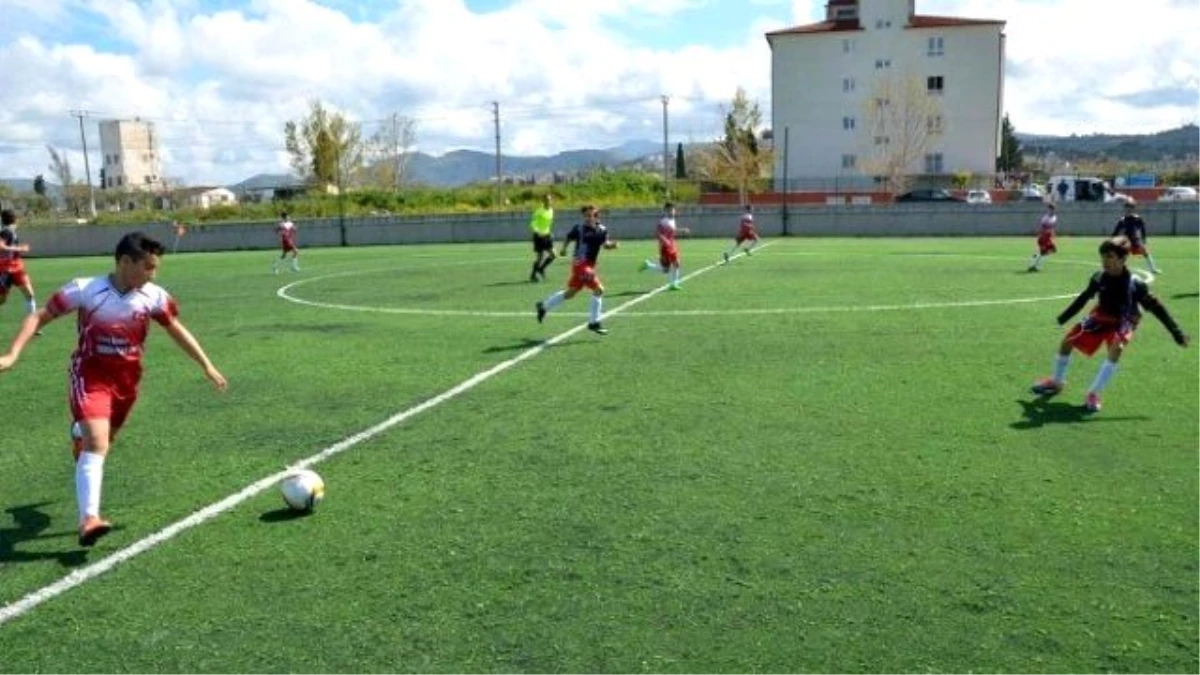 Aydın\'da Küçük Futbolculardan Kıyasıya Rekabet