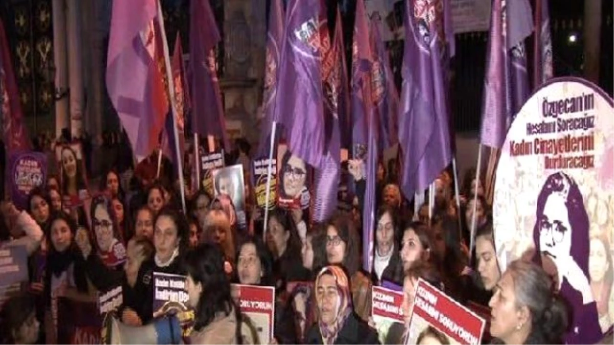 Beyoğlu\'nda Kadın Cinayetlerini Protesto Yürüyüşü