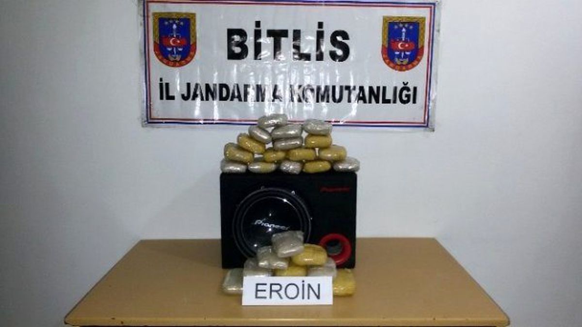 Bitlis\'te Jandarma, Hoparlör İçerisinde 13 Kilo Eroin Ele Geçirdi