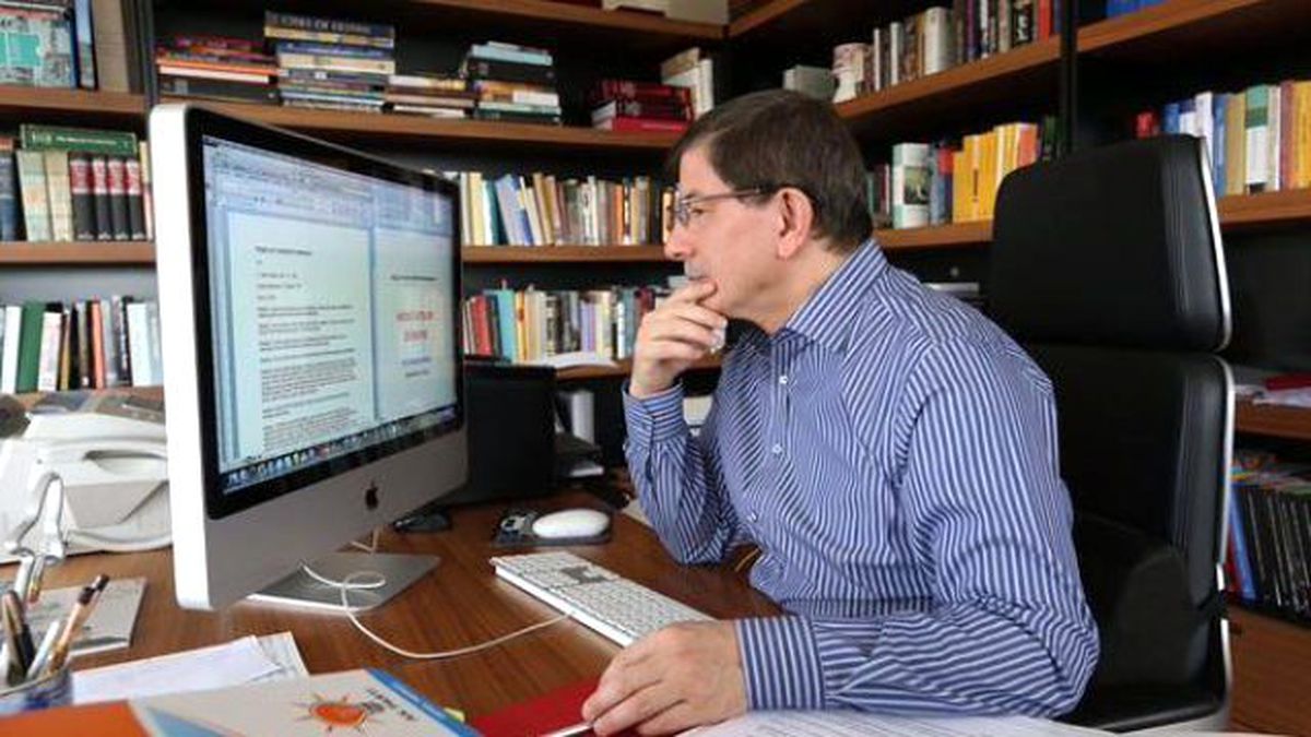 Davutoğlu: Seçim Beyannamemiz Türkiye'yi 2023'e Taşıyacak