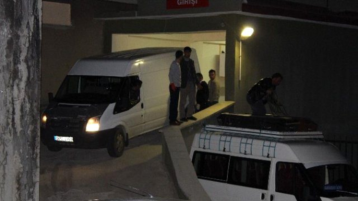 Doğubeyazıt\'ta Ölen 8 Kişinin Cenazesi Otopsi İçin Erzurum\'a Getirildi