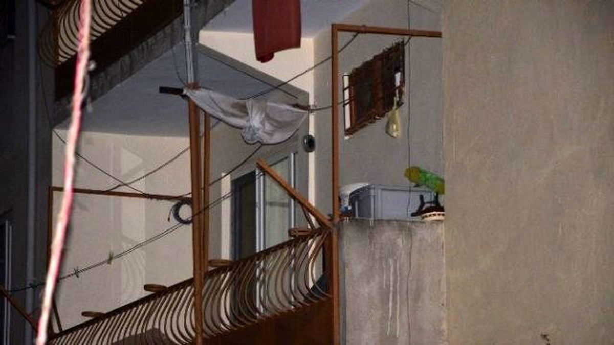 Polis Memuru, Eşini İntihardan Vazgeçirmek İsterken Tabancayla Vurdu