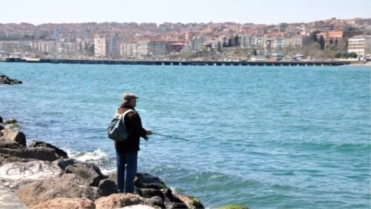 Havalar Isınınca Amatör Balıkçılar Tekirdağ Sahilinde Olta Attı