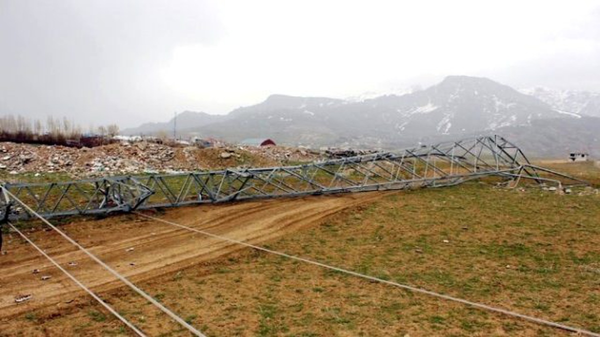 Hırsızlar Mahalleleri Elektriksiz Bıraktı