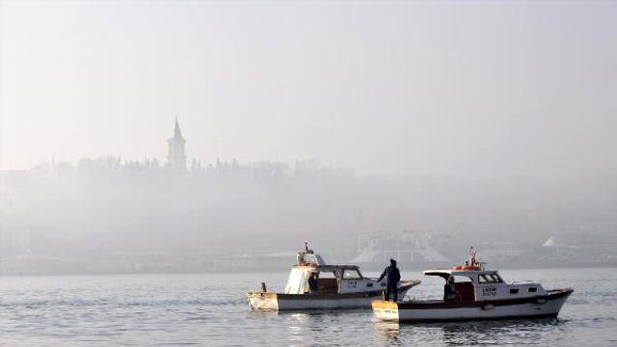 İstanbul\'da Sabah Saatlerinde Sis Etkili Oldu; Vapur Seferlerde Aksama Yaşandı