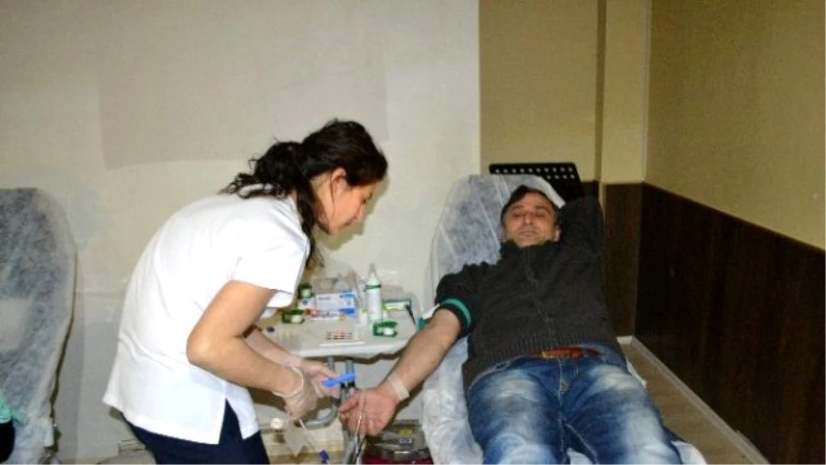 Kızılay\'ın Okullardaki Kan Bağışı Kampanyasına Büyük İlgi