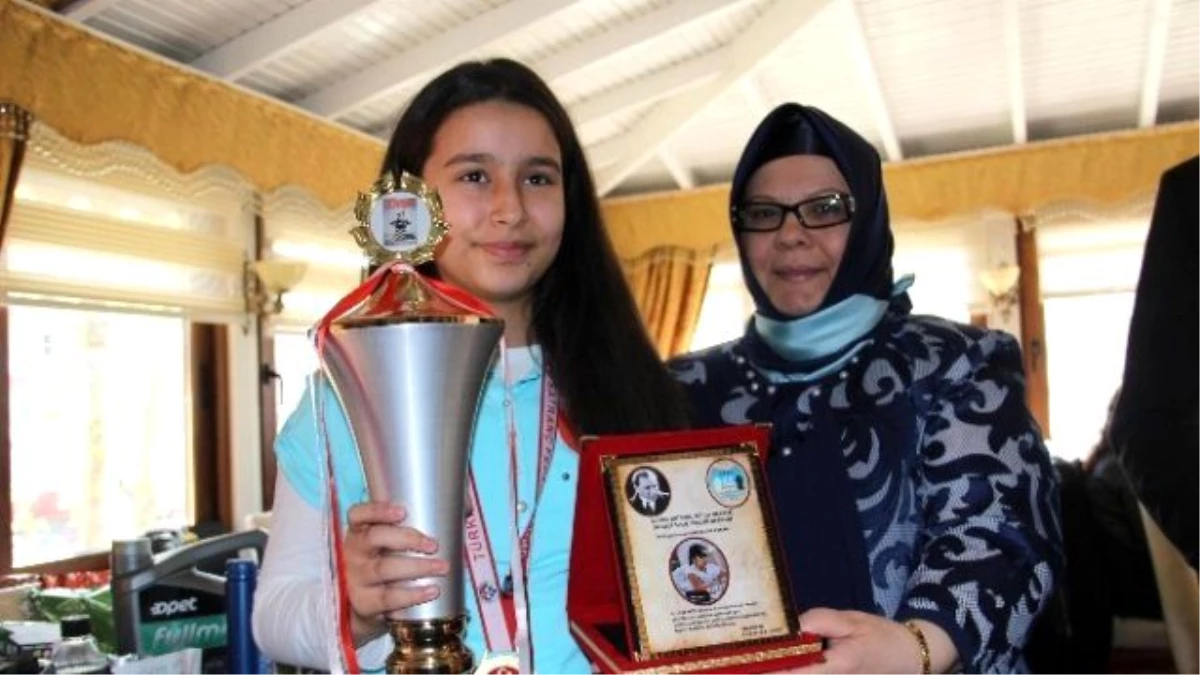Satranç Şampiyonu Duran, Edirne\'ye Transfer Oldu
