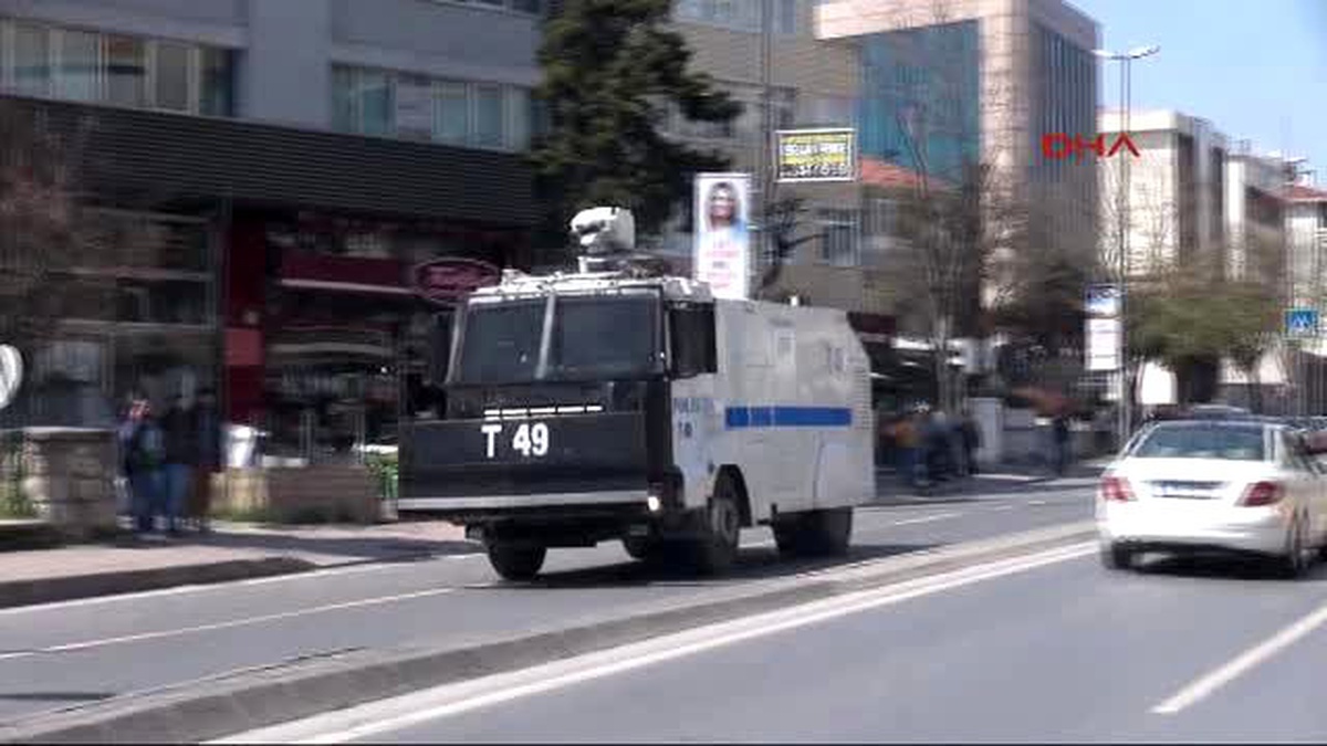 Grup Yorum Konserine Gelenlere Polis Müdahalesi