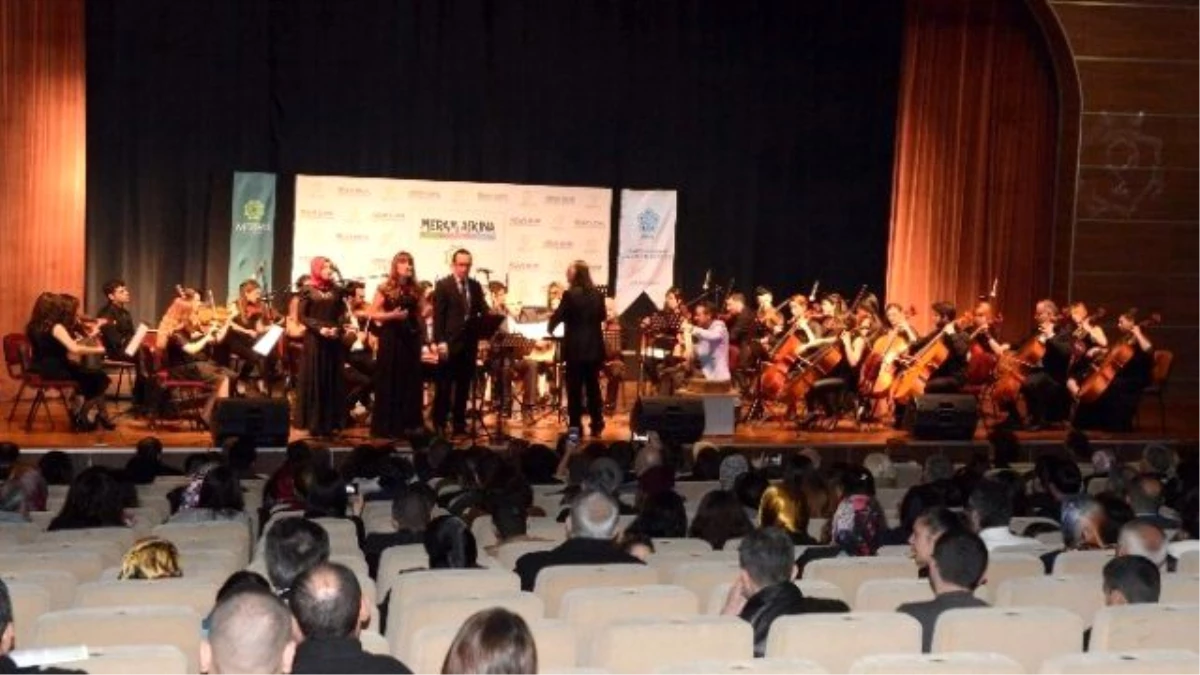 Meram\'da Neü Orkestrasından Konser