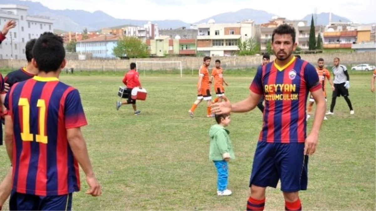 Penaltı Kararına Kızan Futbolcular Sahayı Terk Etti