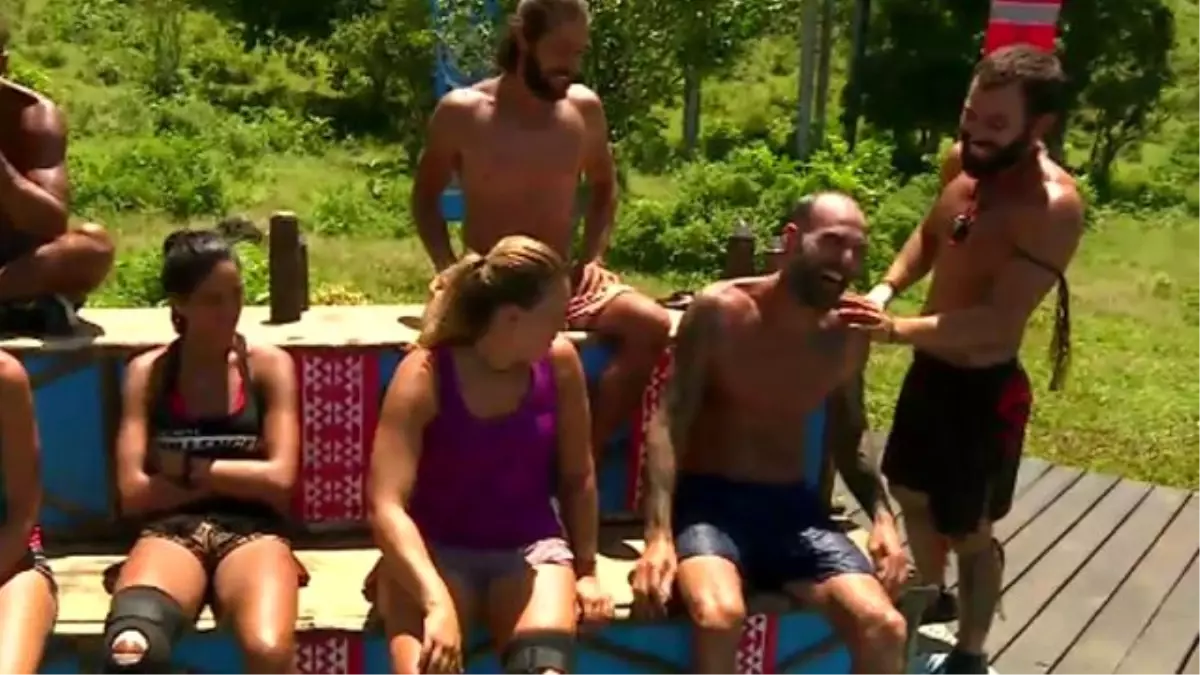 Turabi\'den Pascal ve Bozok\'a: \'Allah Bir Yastıkta Kocatsın!\'