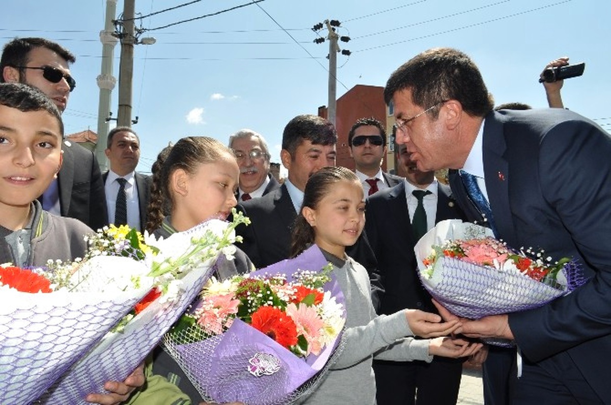 Bakan Zeybekci: "Birileri Bu Ülkenin Yeniden Namerde Muhtaç Olmasını İstiyor"