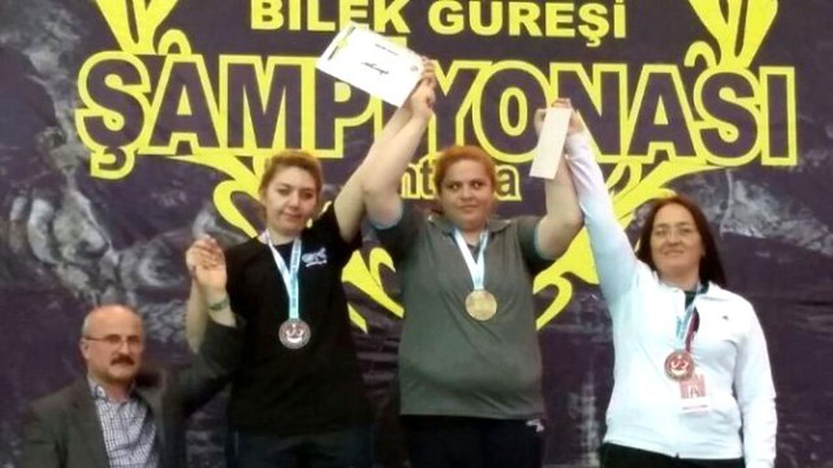Bilek Güreşinde Düzce Takımı 3. Oldu
