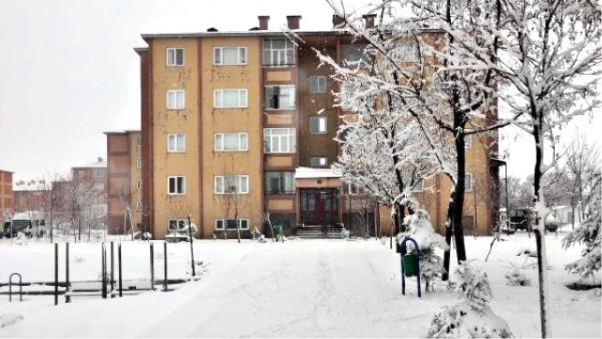 Bitlis\'te Kar Yağışı Etkili Oldu