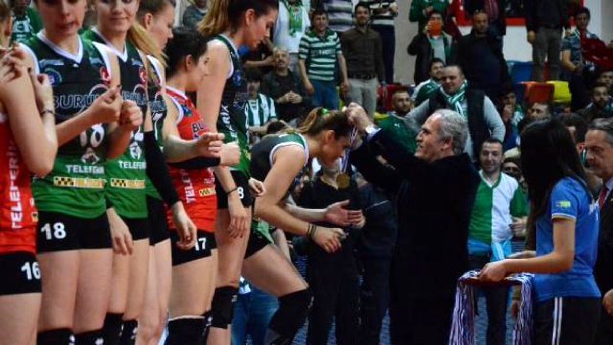 Bursa Büyükşehirli Voleybolcular Türkiye\'nin Gururu