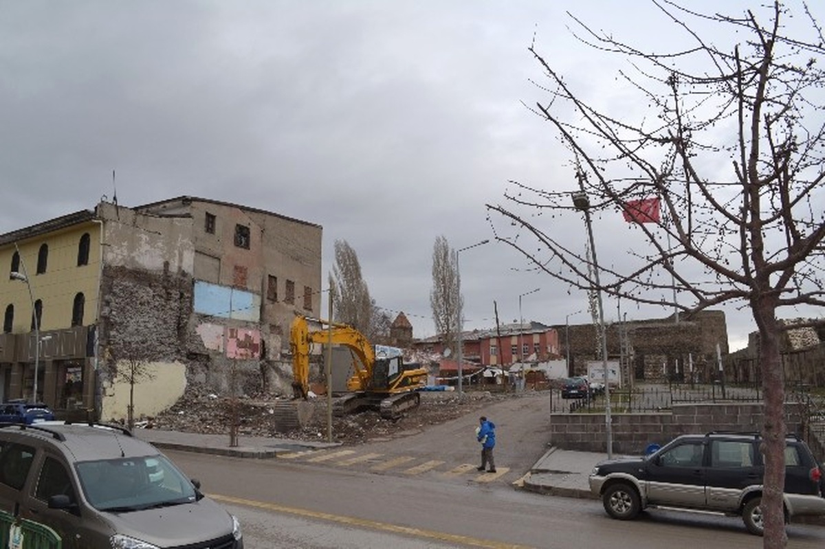 Büyükşehir Belediyesi, Kale Çevresi \'Kültür Yolu Projesi\'ni Hızlandırdı