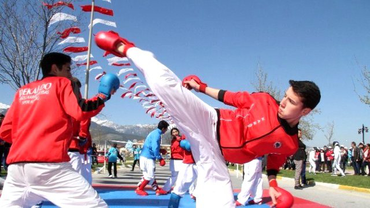Denizli\'de Obeziteye Karşı Yürüyüş Düzenlendi