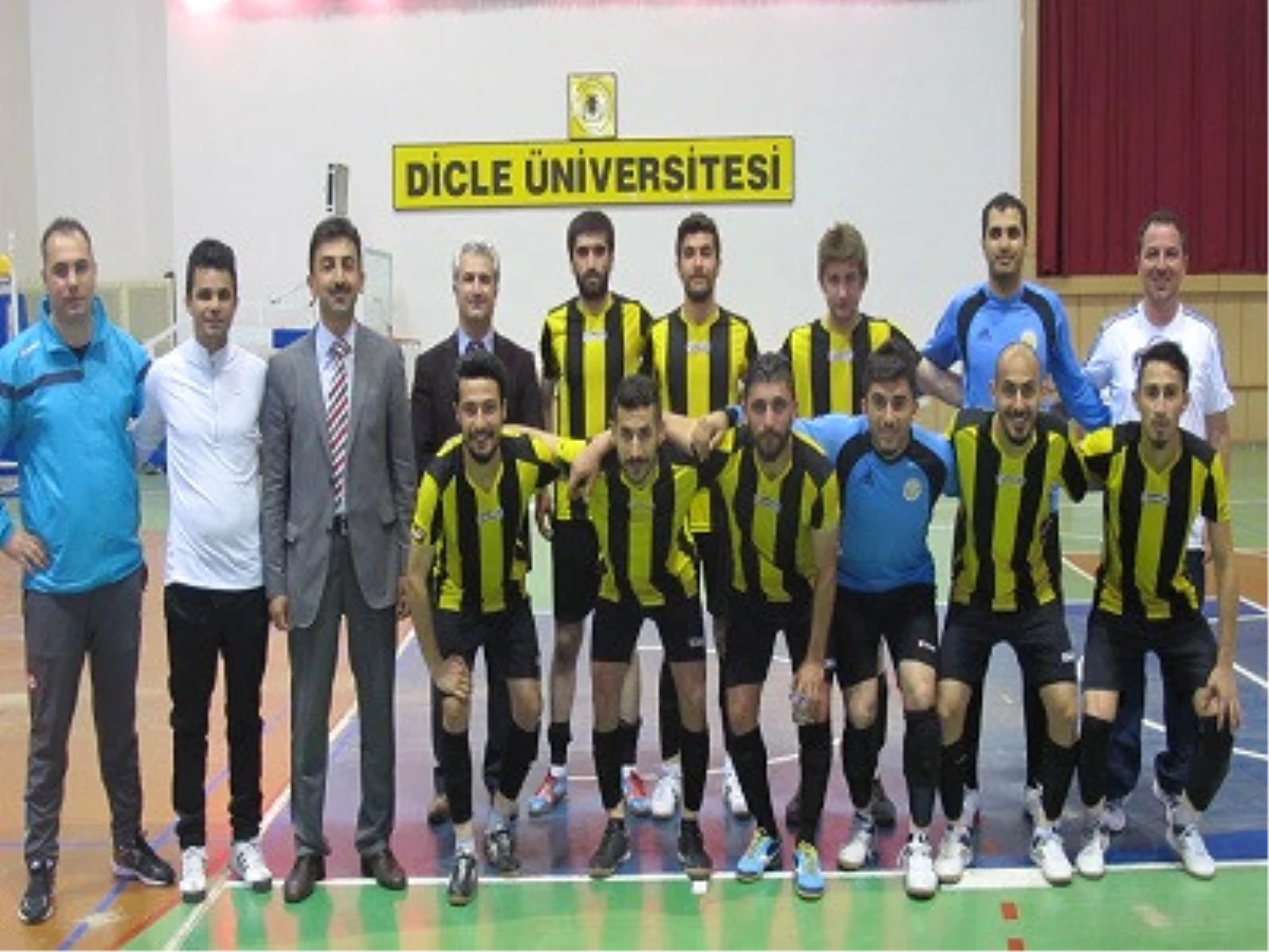 Dicle Üniversitesi Futsal Unilig Grup Şampiyonu Oldu