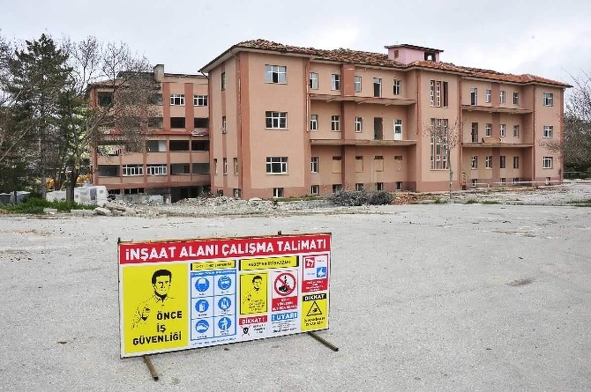 Eski Devlet Hastanesinin Yıkımına Başlandı