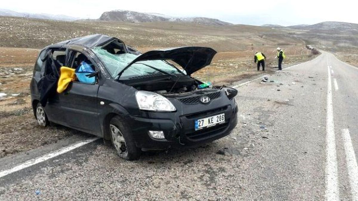 Gürün\'de Trafik Kazası: 3 Yaralı