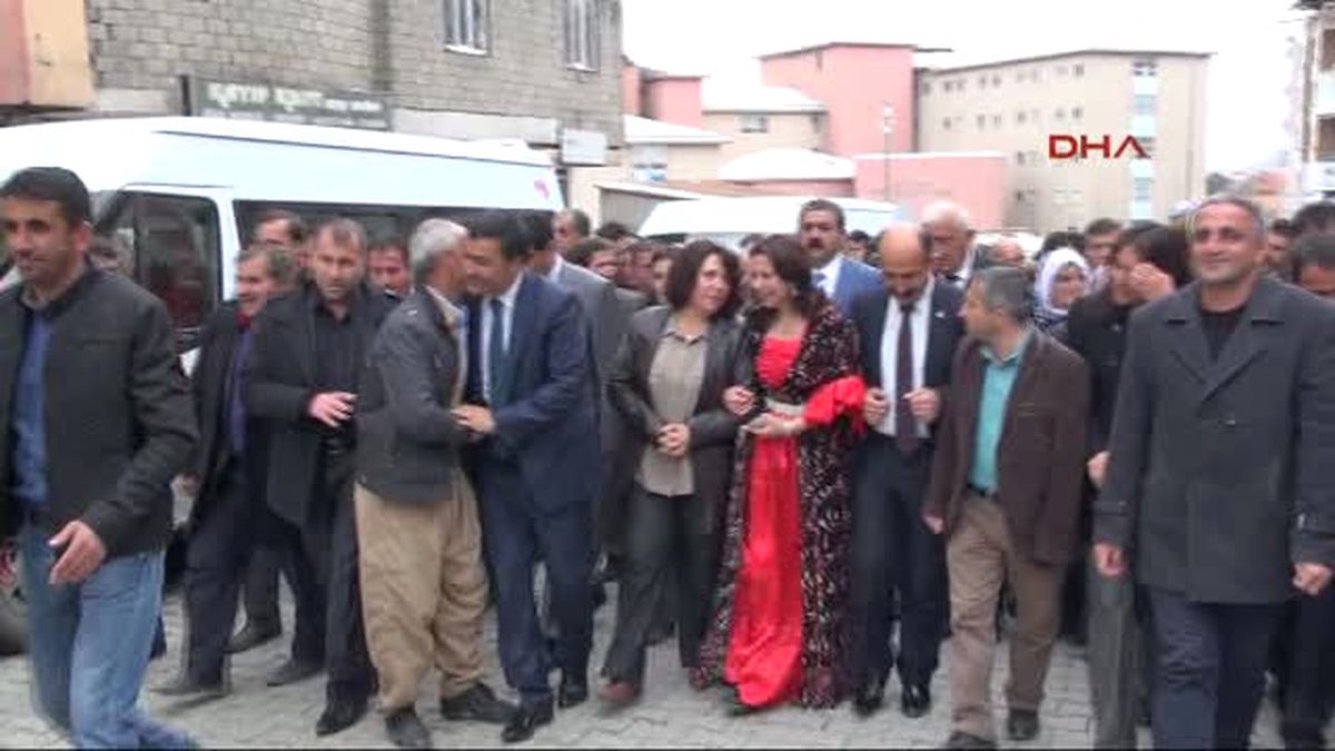 Hakkari\'de Hdp\'li Adaylar Tanıtıldı