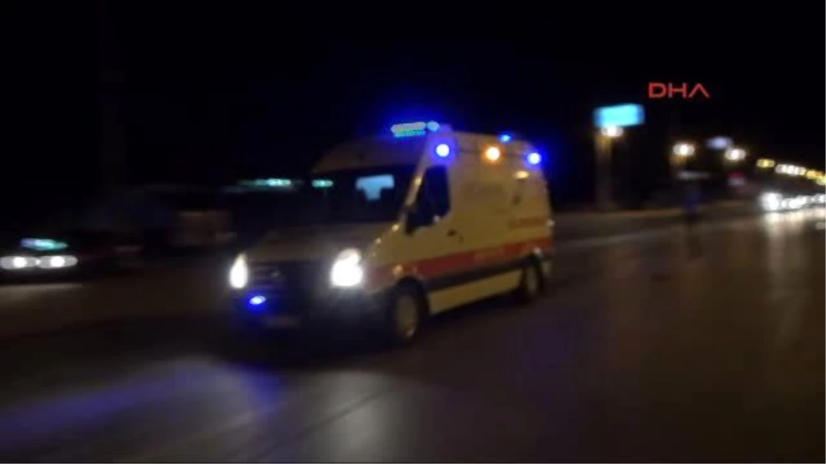 Hasta Taşıyan Ambulans, Otomobile Çarptı: 5 Yaralı