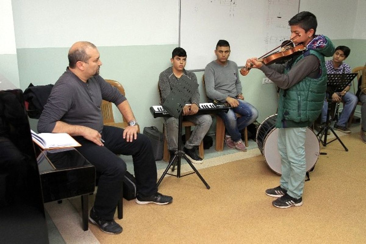 İzmir\'de Yetenekli Çocuklara Müzik Eğitimi