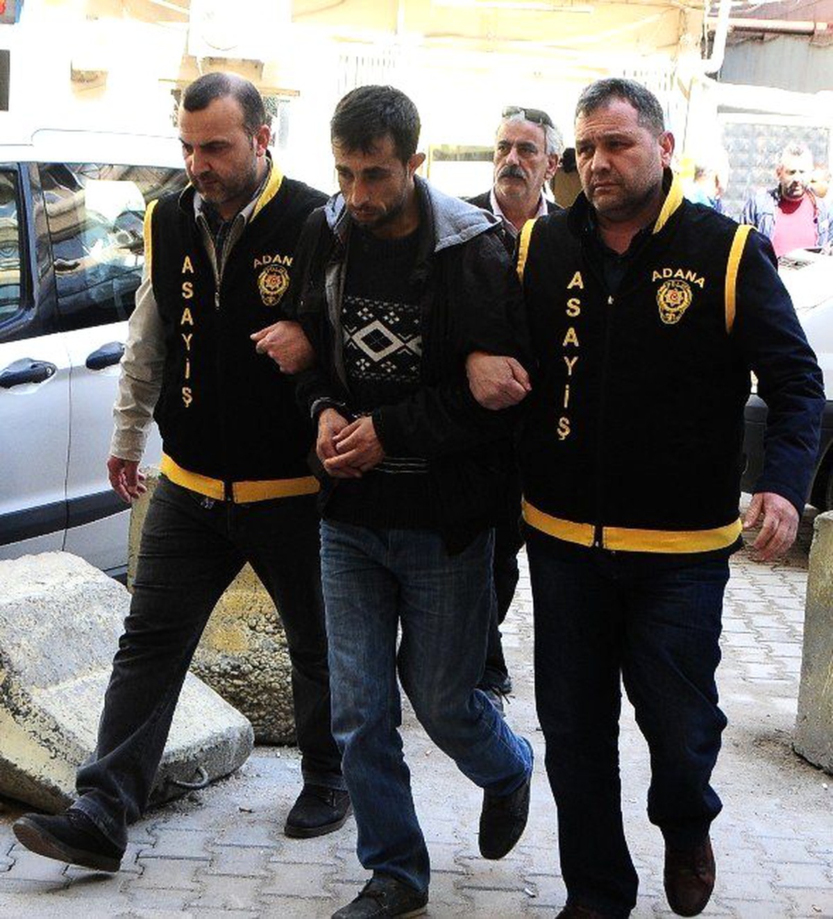 Kişiyi Hürriyetinden Yoksun Kılmaya 6 Yıl 1 Ay 10 Gün Hapis Cezası