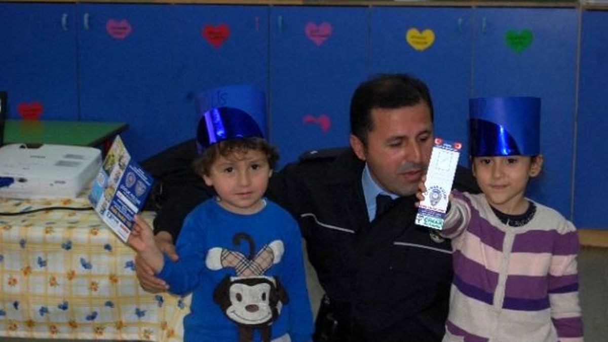 Miniklere "Polis Kimlik Kartı"