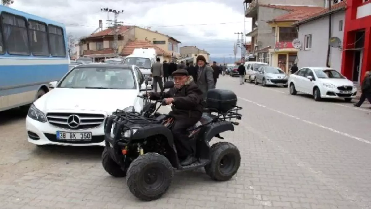 Mahallenin En Yaşlı Atv Sürücüsü Görenleri Şaşırtıyor