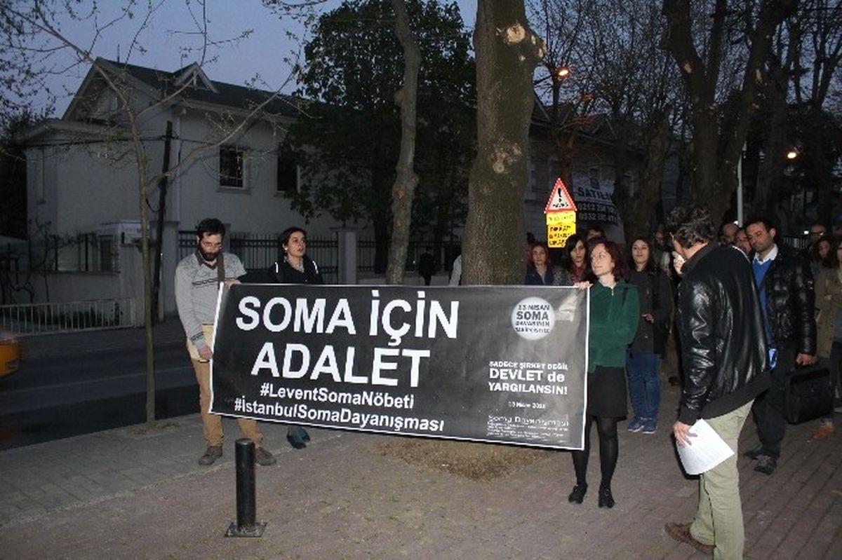 Soma Dayanışması Üyeleri Duruşmanın Ertelenmesini Protesto Etti