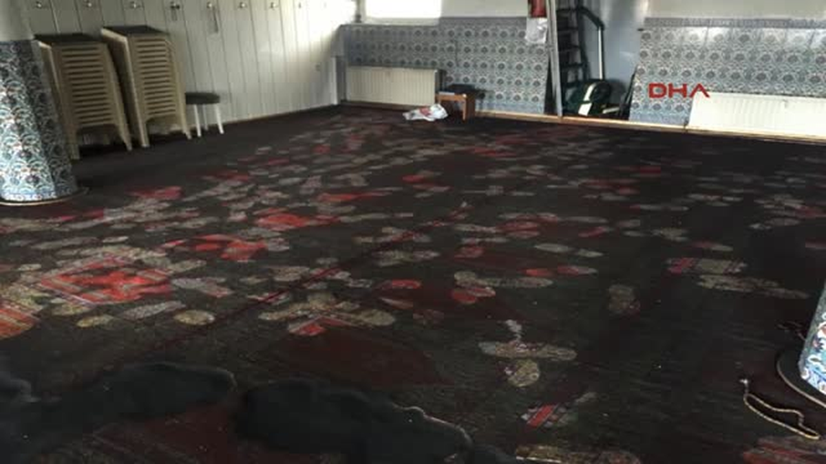 Almanya\'da Camiyi Yakmaya Kalkıştılar