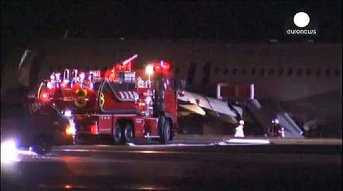 Asiana Havayolları\'na Ait Yolcu Uçağı Pistten Çıktı