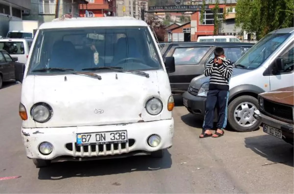 Babasının Kamyonetini Kaçırdı, Kaza Yapınca Ağladı