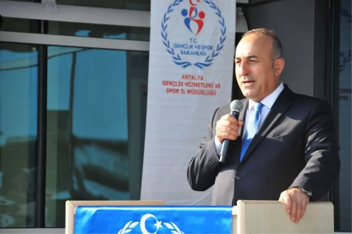 Bakan Çavuşoğlu\'ndan Üniversite Öğrencilerine: "Tartışın Ama Çatışmayın"