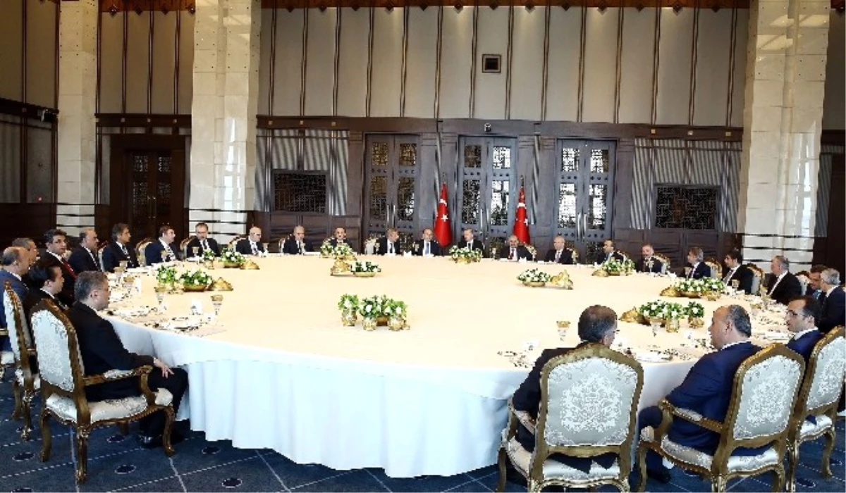 Cumhurbaşkanı Erdoğan, İstanbul Büyükşehir ve İlçe Belediye Başkanlarını Kabul Etti