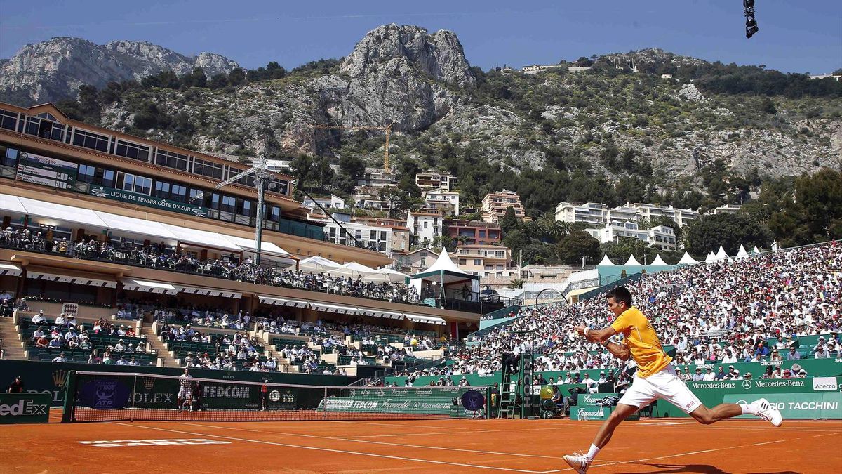 Djokovic\'ten Toprak Sezonuna İyi Başlangıç