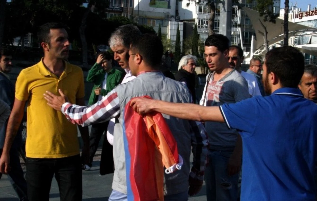 Ermenistan Bayrağını Çiğneyen Gence Linç Girişimi