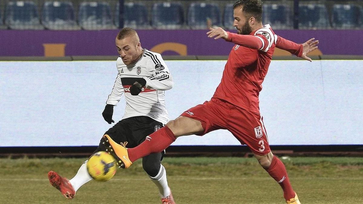 Galatasaray\'a Sürpriz Sol Bek