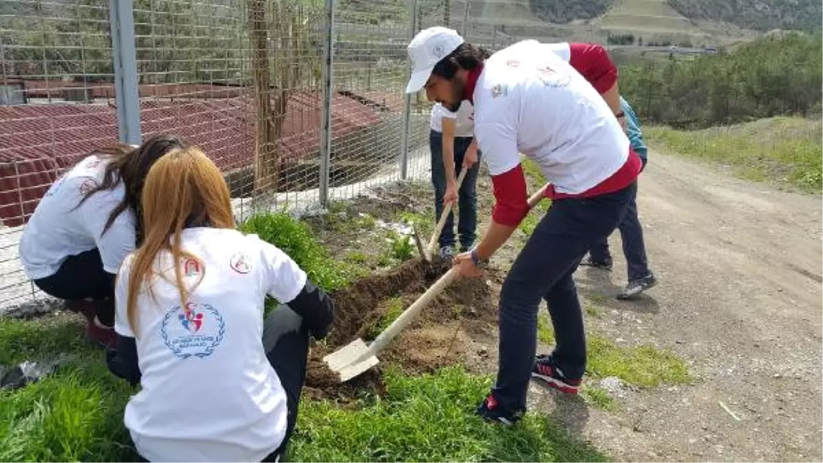 Gönüllü Üniversitelilerden Otistik Çocuklara Destek