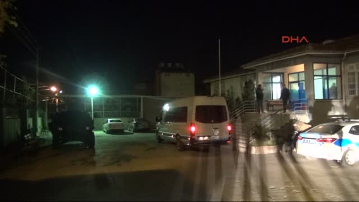 Hatay - 8 İngiliz, Sınır Dışı Edilmek Üzere Antalya\'ya Gönderildi