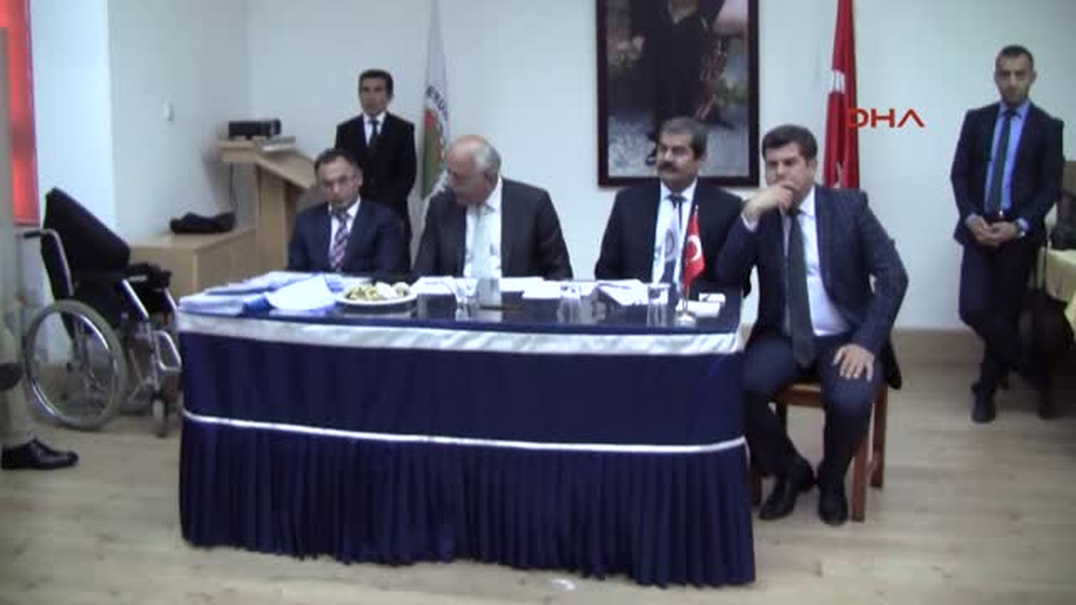 İskenderun Belediye, Yıldızsız Bayrağı Aldığı Firmaya Dava Açıyor