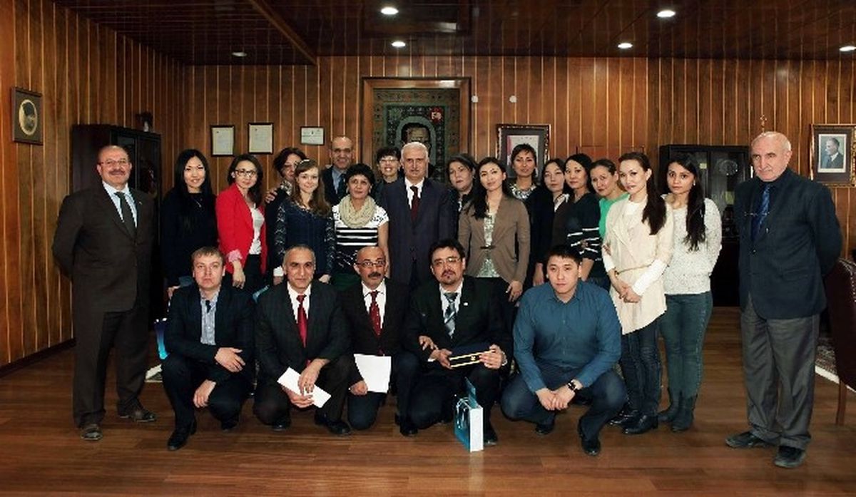 Karaganda Devlet Tıp Üniversitesi\'nin Öğrenci ve Öğretim Elemanları Atatürk Üniversitesi\'nde Buluştu