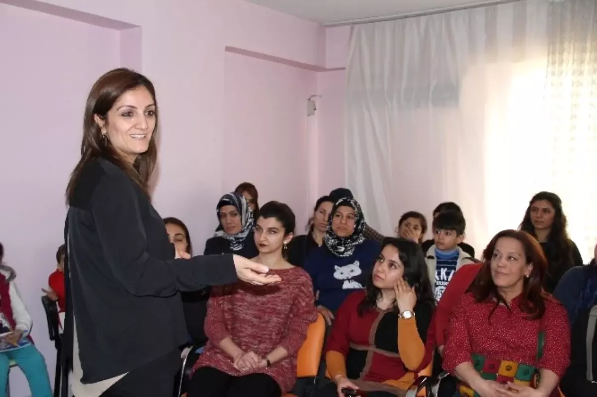 Kardelen Kadın Merkezi\'nde Bilinçli Su Kullanımı Semineri Verildi