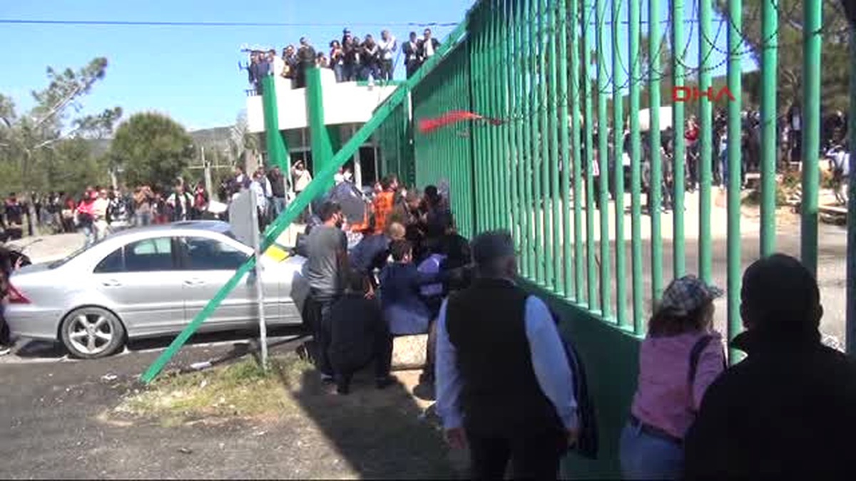 Mersin Akkuyu\'ya Yapılacak Olan Akkuyu Nükleer Santrali İçin İlk Temel Atma Töreninde Çevrecilerden...