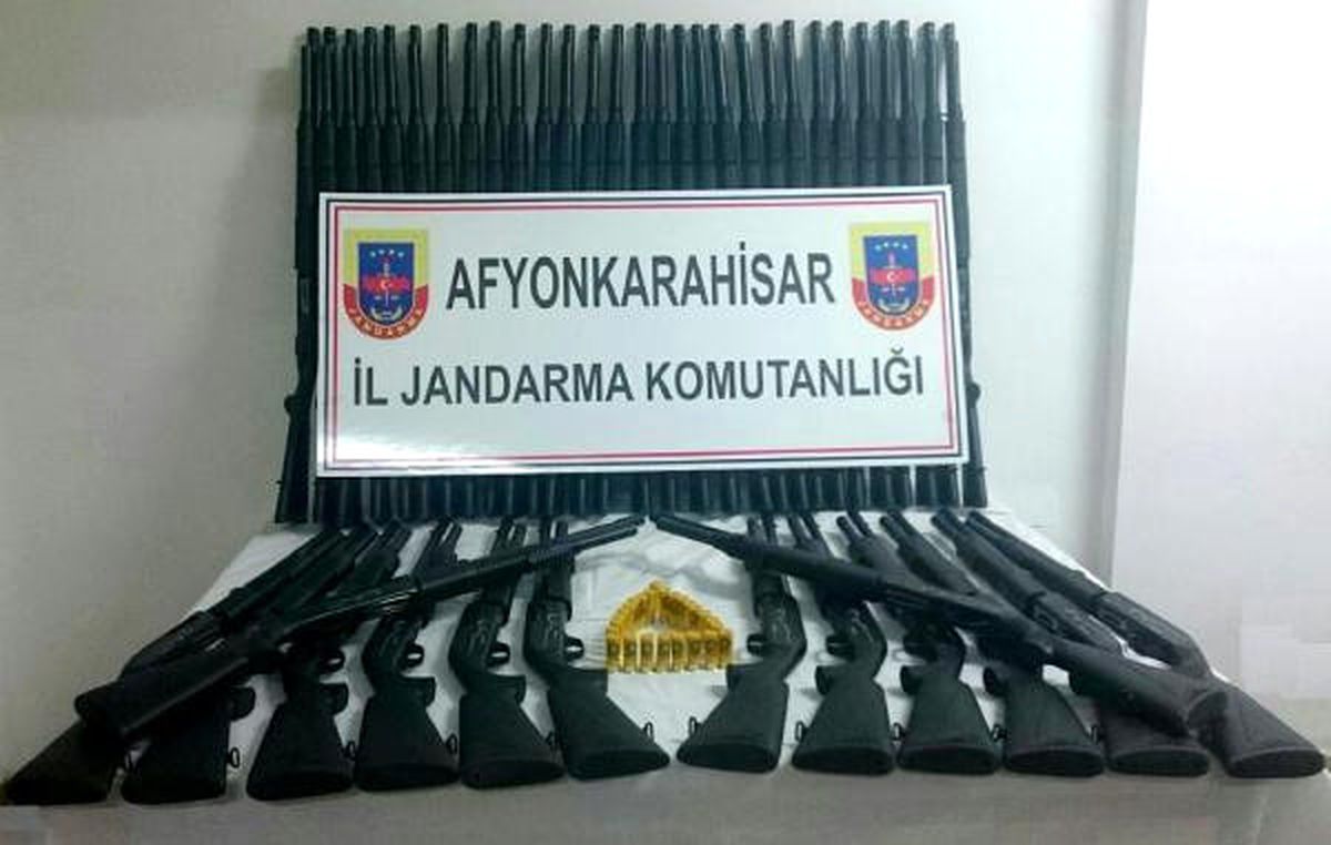 Otomobilden Cephanelik Çıktı