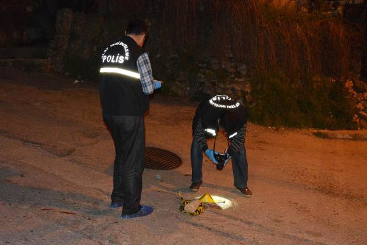Pompalı Tüfek ve Bıçaklı Kavgada 4 Kişi Yaralandı