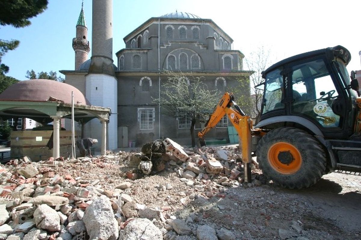 Saruhanlı Merkez Camii\'nde Çevre Düzenlemesi
